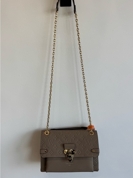Handbags - Designer-Style Taupe Leather Shoulder Bag with Gold Chain